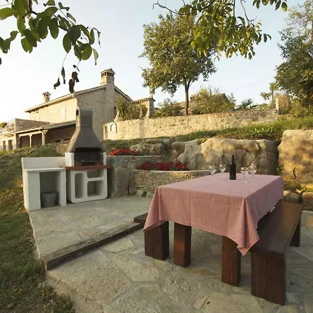 In Buzet/istrien 9974 Holiday home *