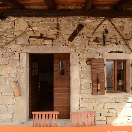 In Buzet/istrien 9974 Holiday home